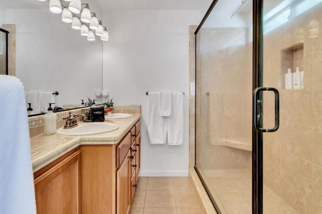 Downtown Paso: Sip N Sleepz 3 Bed/2.5 Bath photo 1