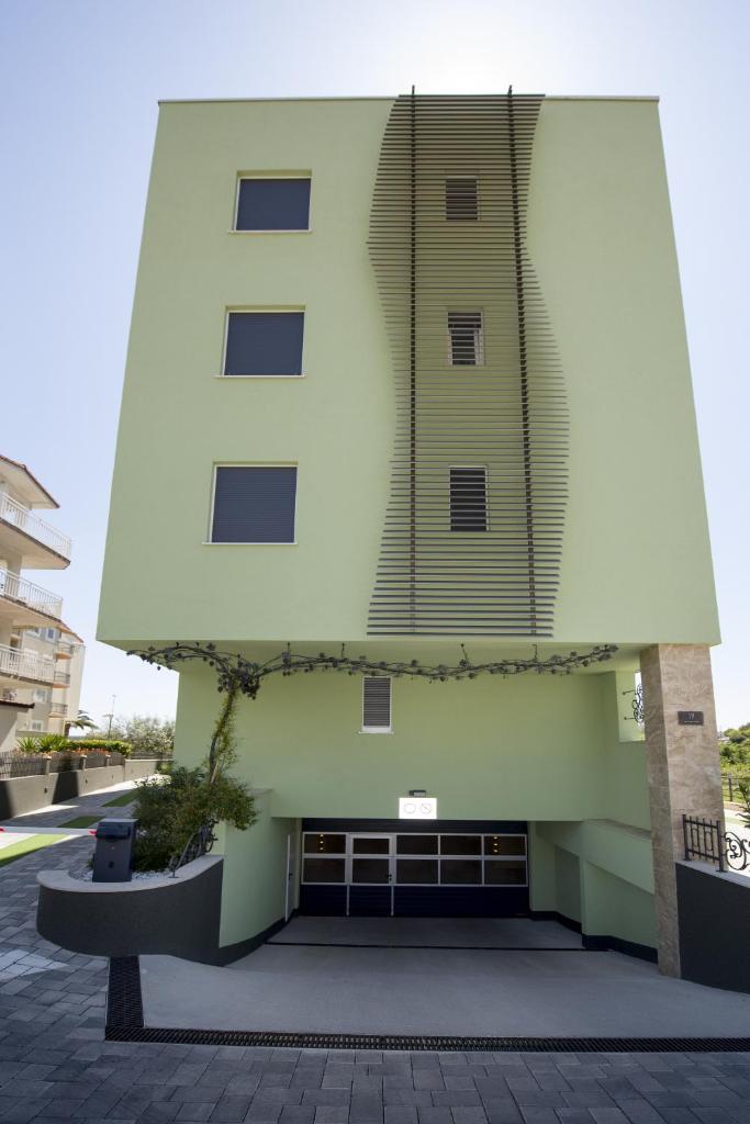 Apartments with WiFi Stobrec, Split - 19767 photo 1