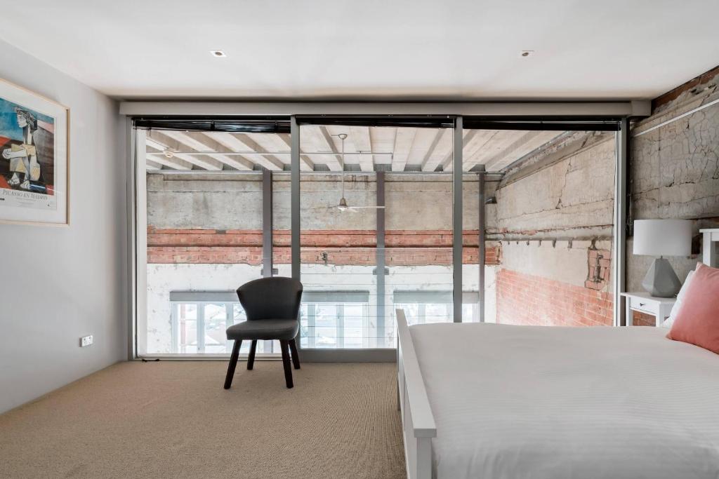 Luxury Warehouse Loft photo 3