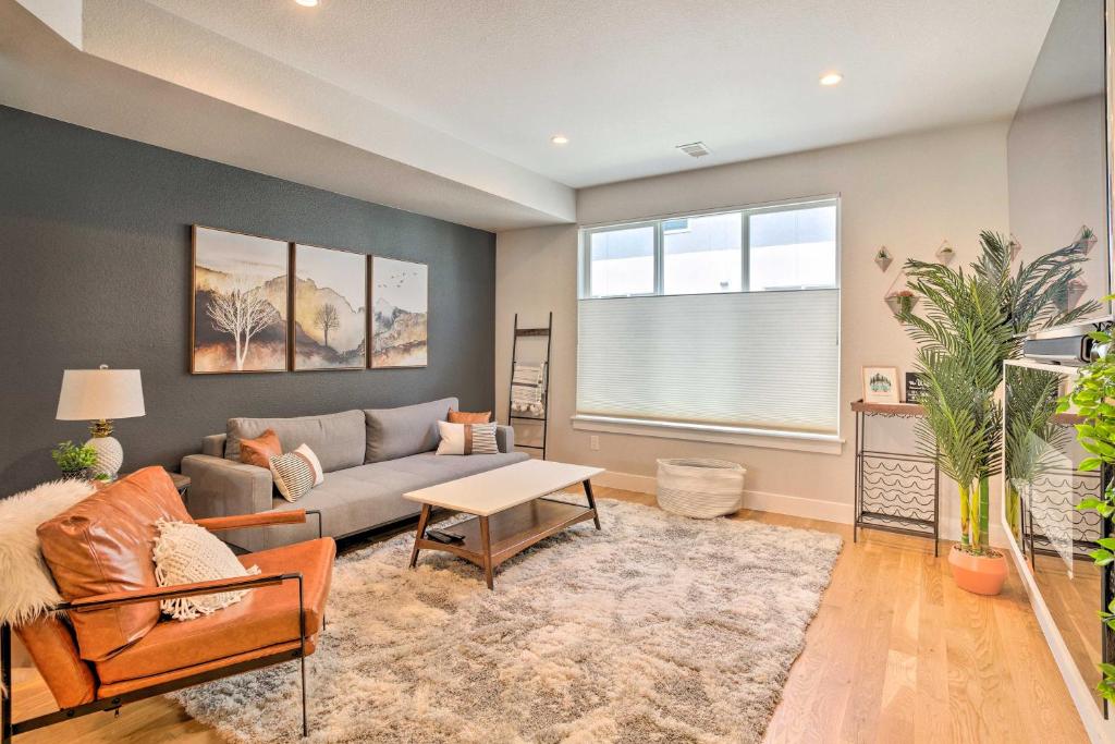 Upscale Denver Townhome with City Skyline Views photo 3