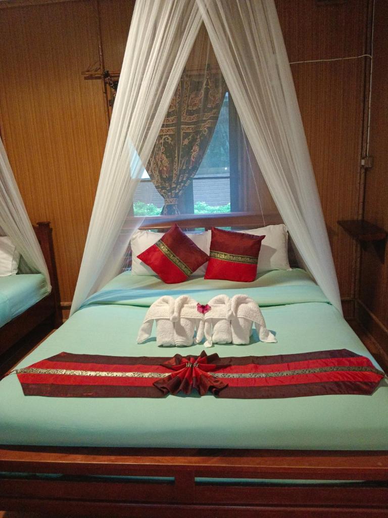 Khao Sok River & Jungle Resort photo 1