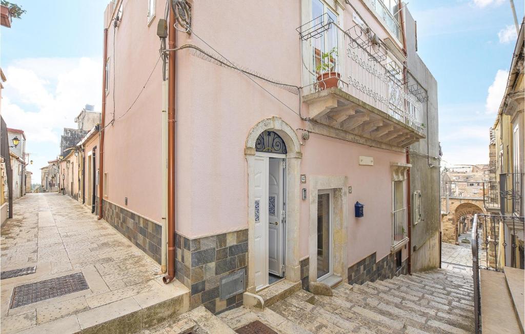 Beautiful Home In Chiaramonte Gulfi With 2 Bedrooms And Wifi photo 1