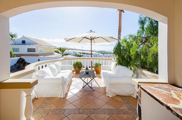 Villa with Private Pool, Jacuzzi & 360° Sea Views photo 1