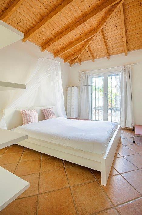 Villa with Private Pool, Jacuzzi & 360° Sea Views photo 4