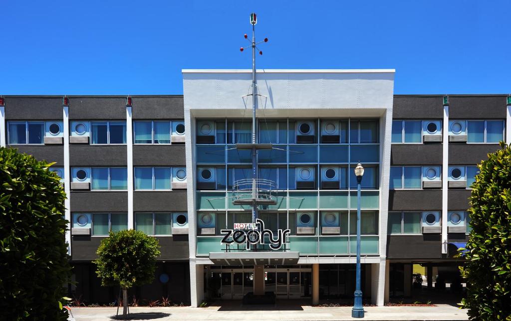 Hotel Zephyr San Francisco - Tap to explore photos