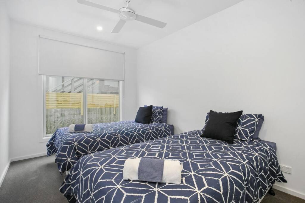 Beachside Living with Sea Views at the Pines photo 1