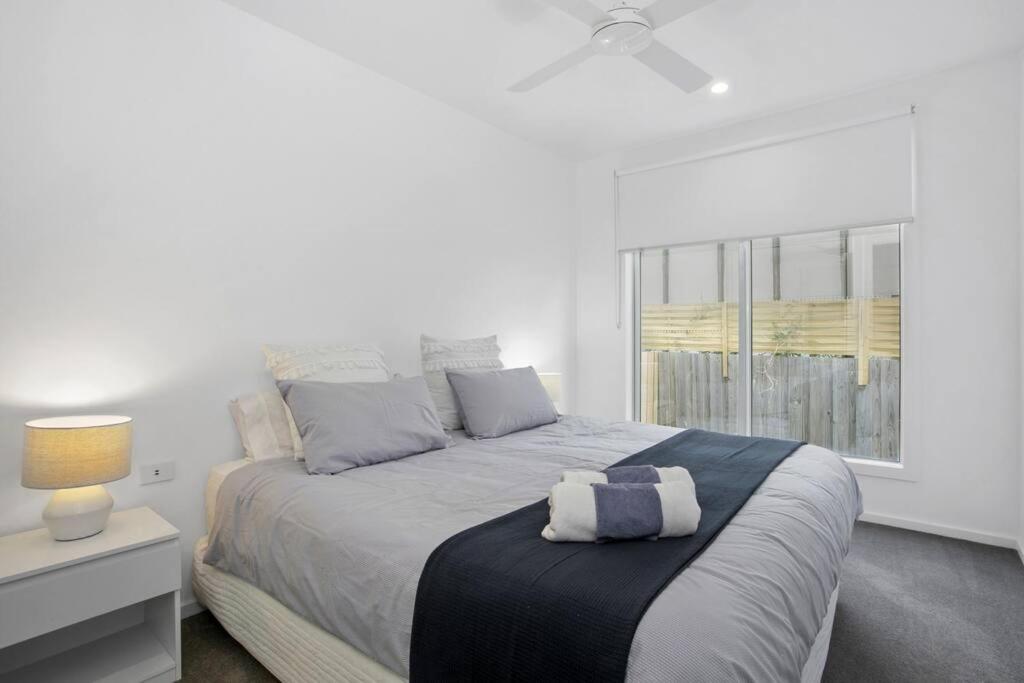 Beachside Living with Sea Views at the Pines photo 3