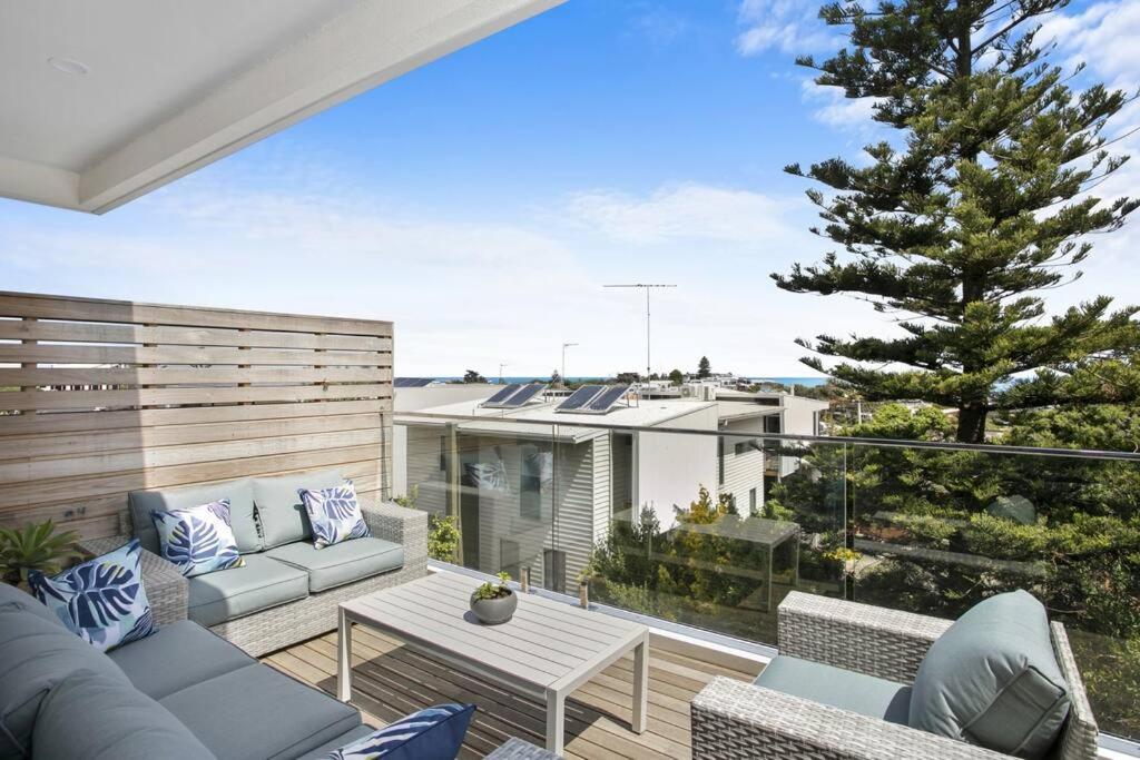 Beachside Living with Sea Views at the Pines photo 4