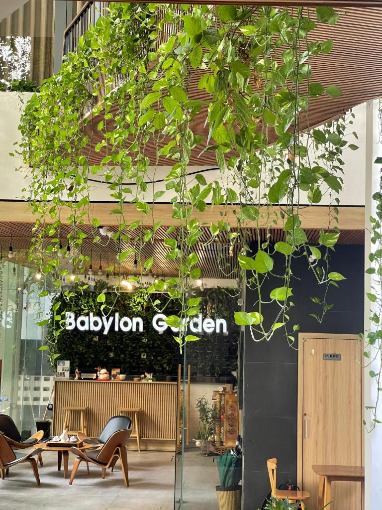 Babylon Garden - a VIE collection