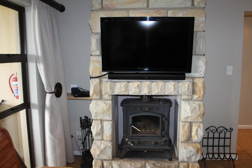 Sunbird Haven Self-Catering Sleeps 8 photo 4