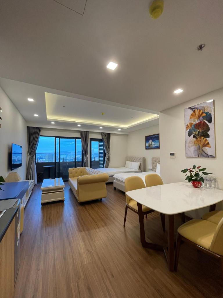 TONY APARTMENT BEACHFRONT WITH BALCONY SEAVIEW HIGH FLOOR