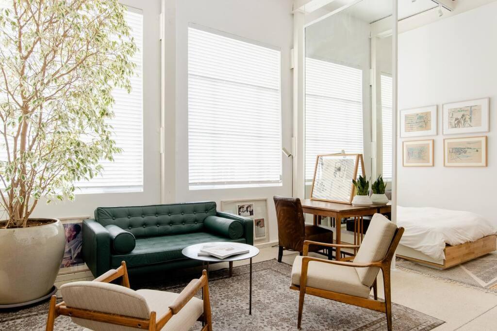 A Gorgeous Studio in the Hippest Building in Town photo 3