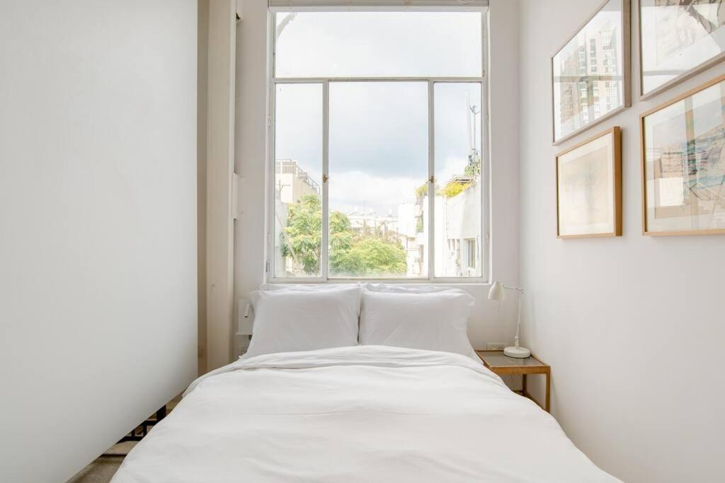 A Gorgeous Studio in the Hippest Building in Town photo 4