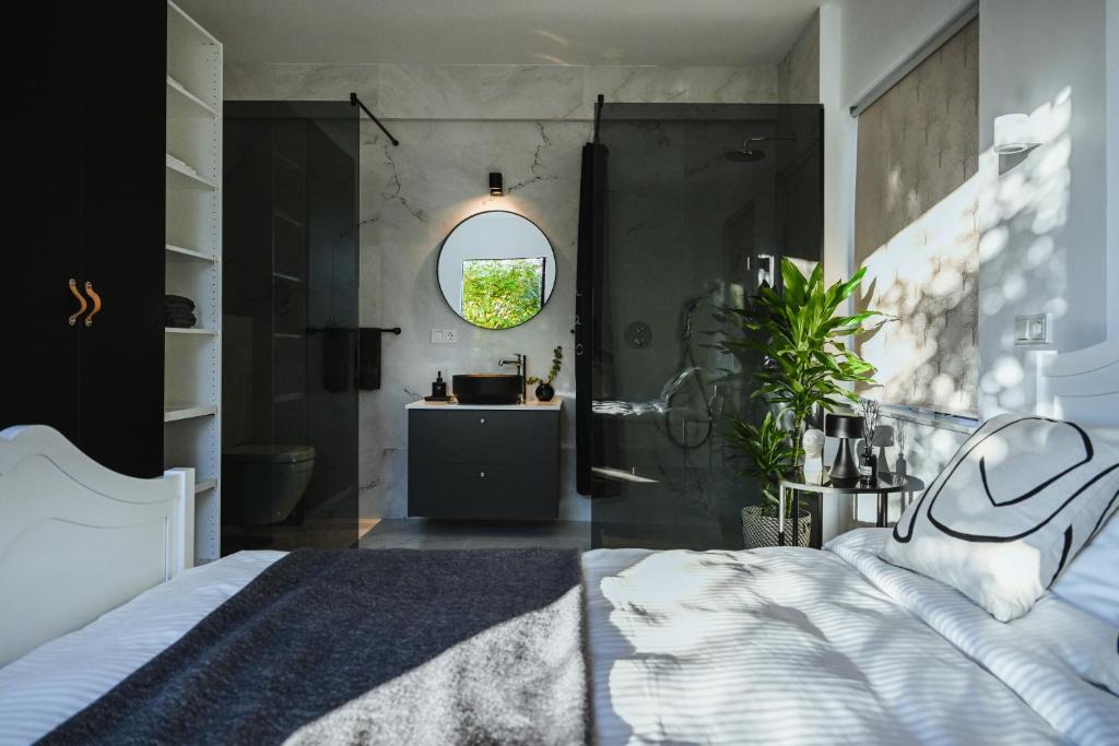 ÁLka - Cozy Room by the Sea With Private Hot Tub photo 1