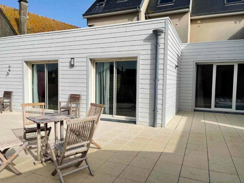 Appartement de 2 chambres a Saint Vaast la Hougue a 100 m de la plage avec vue sur la mer terrasse amenagee et wifi photo 2