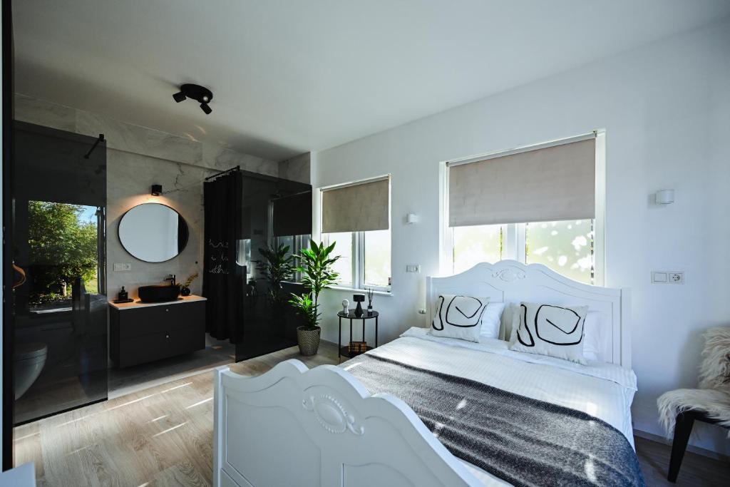 ÁLka - Cozy Room by the Sea With Private Hot Tub photo 2