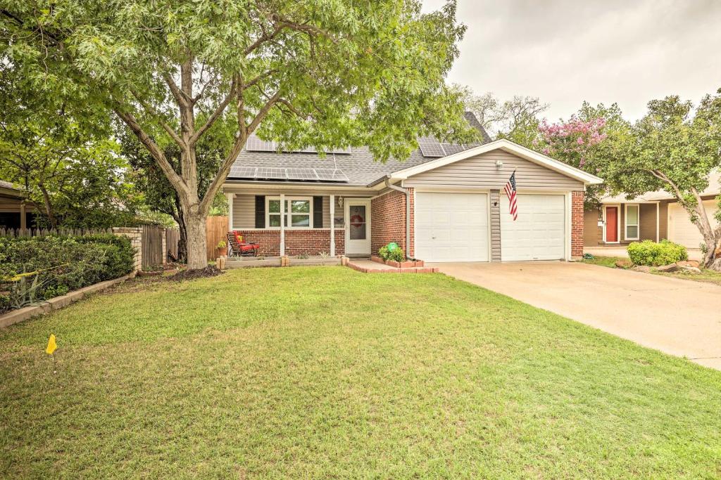 Fort Worth Retreat with Fenced Yard and Fire Pit! photo 1