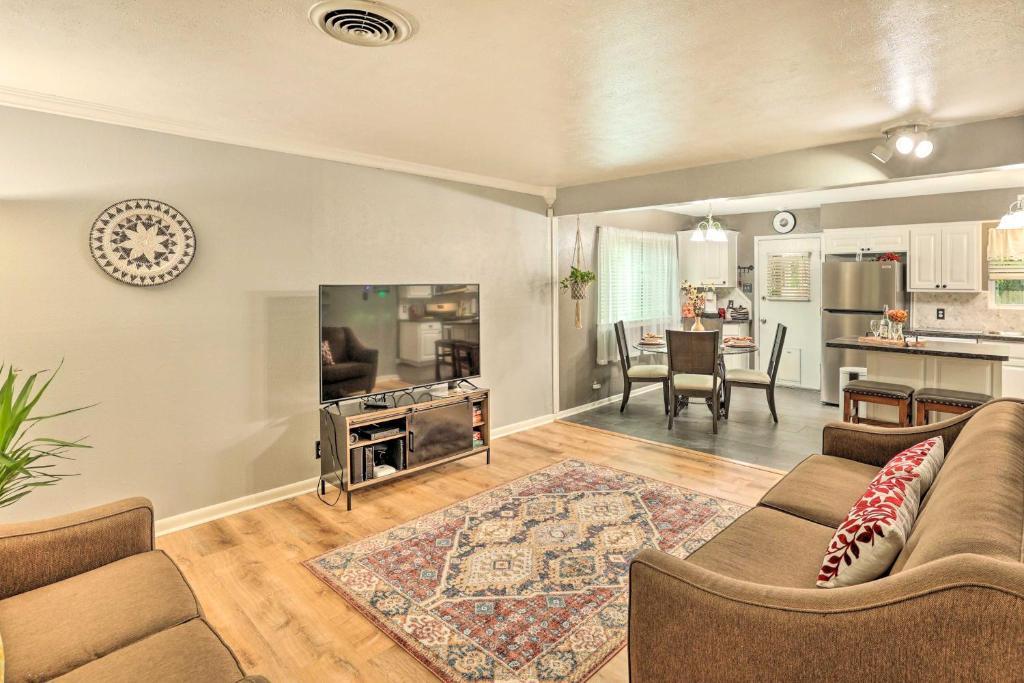 Fort Worth Retreat with Fenced Yard and Fire Pit! photo 3