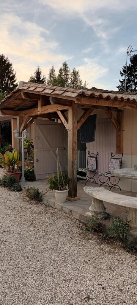Logement TypeF2 meublé photo 3