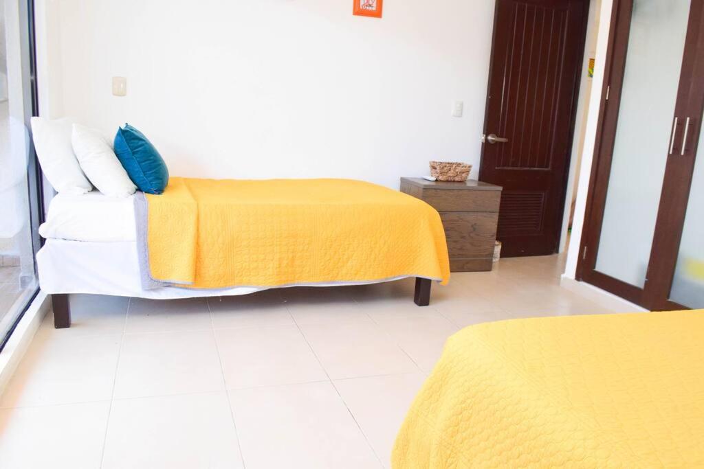 Ocean view apartment, premiun location, best beach area, 3 bedrooms - Tap to explore photos