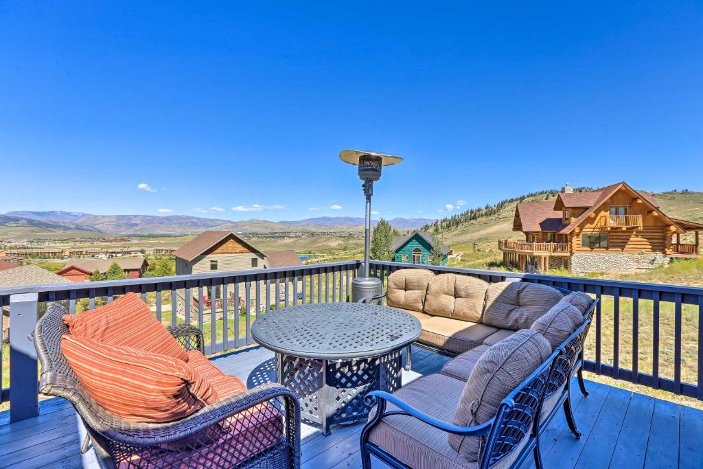 Mtn Home with Hot Tub about 1 Mi to Skiing and Biking photo 2
