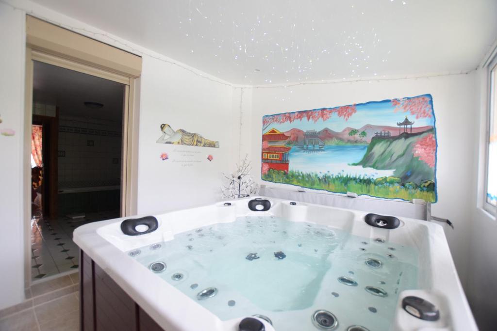 Mes P'tis Loups avec Piscine, Spa, Sauna, Piano ! photo 1