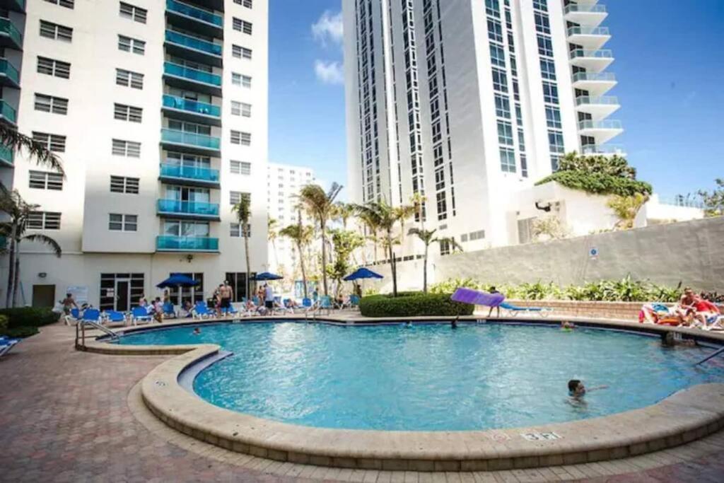 Amazing 1 BDR 1.5 BATH *Hollywood Beach *BEACH ACCESS photo 1