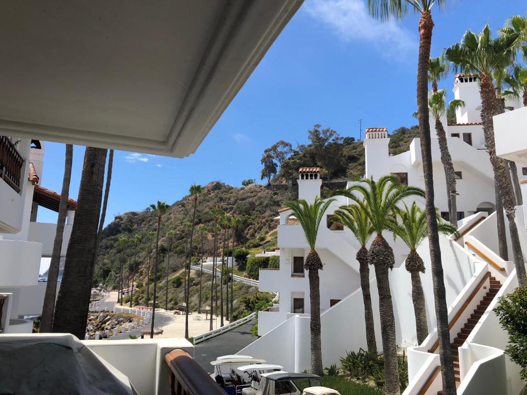 Modern Hamilton Cove Villa w/golf cart photo 1