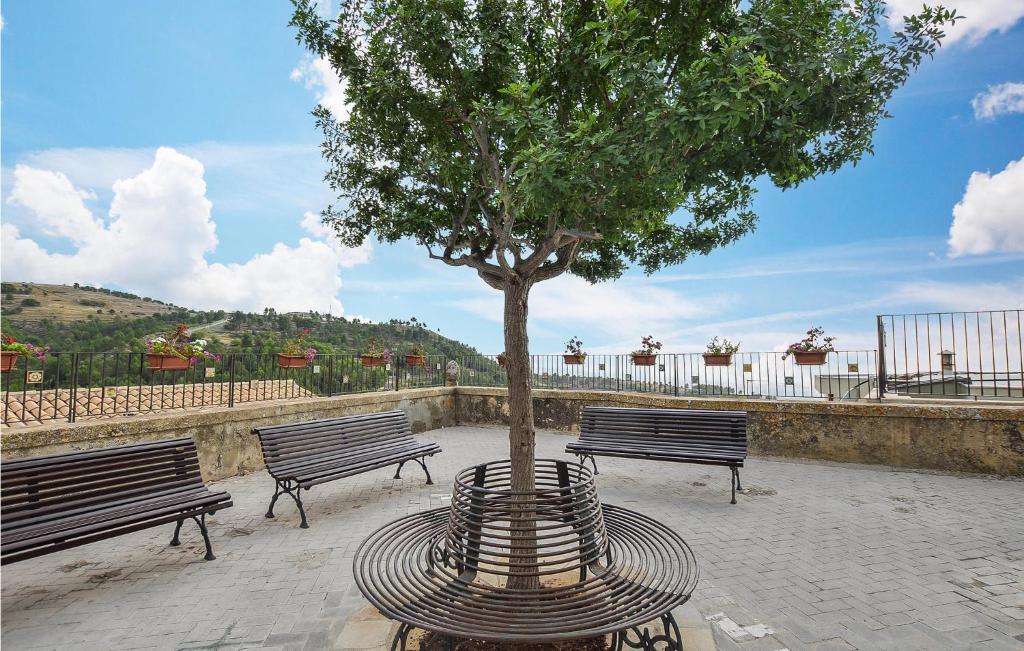 Beautiful Home In Chiaramonte Gulfi With 2 Bedrooms And Wifi photo 4