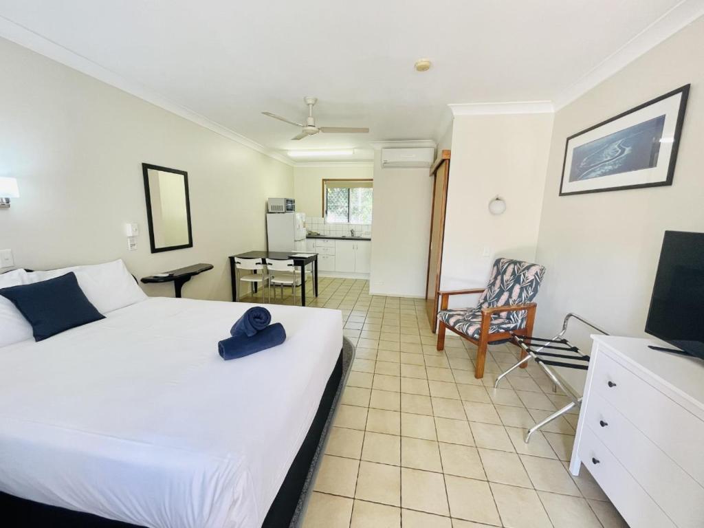 Paradise Court Holiday Units photo 1