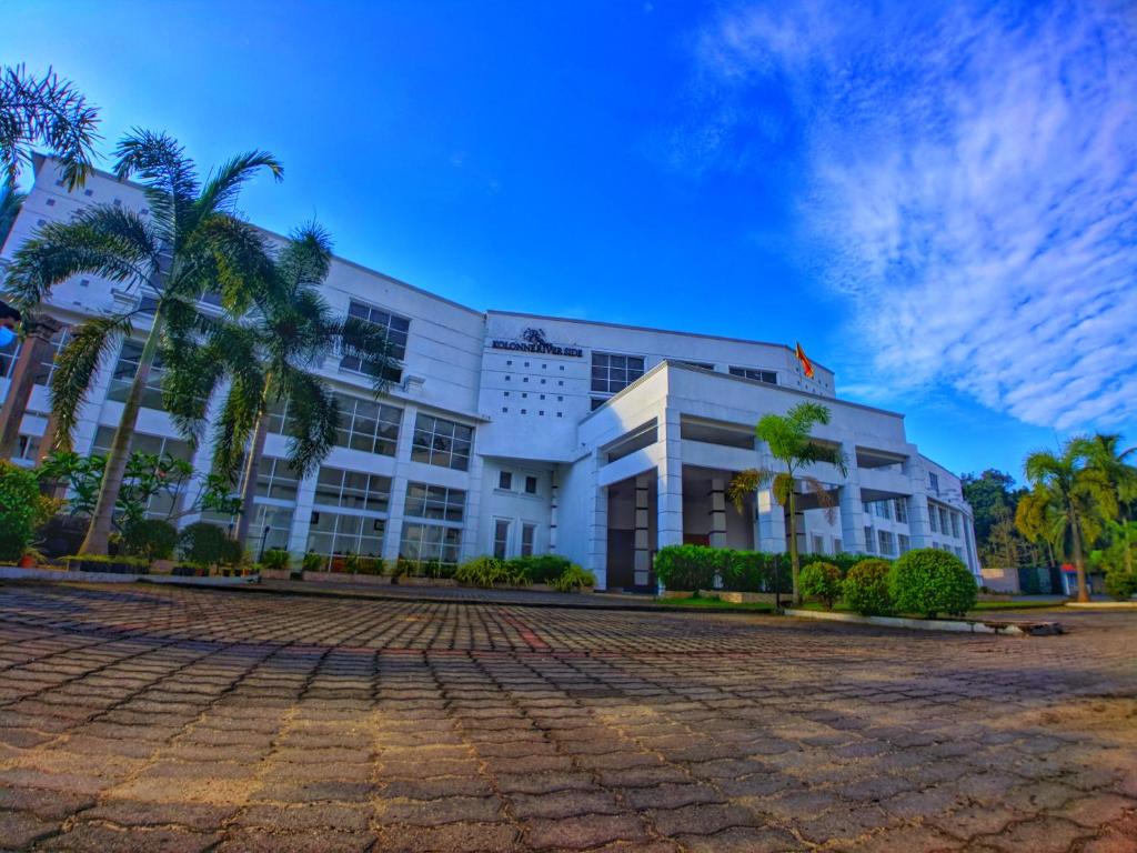 Kolonne RIverside Garden Hotel
