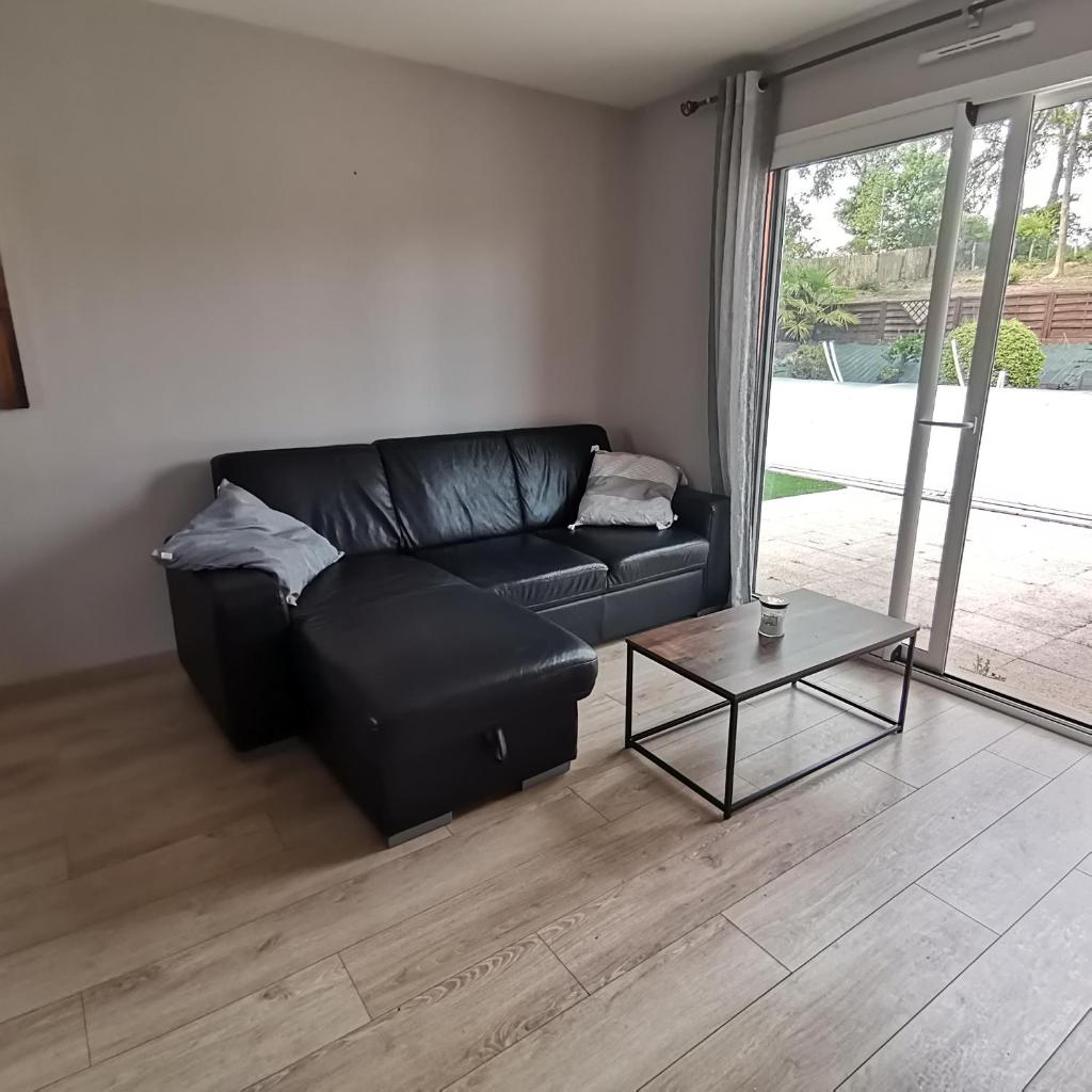 Appartement dans habitation privée avec piscine photo 1