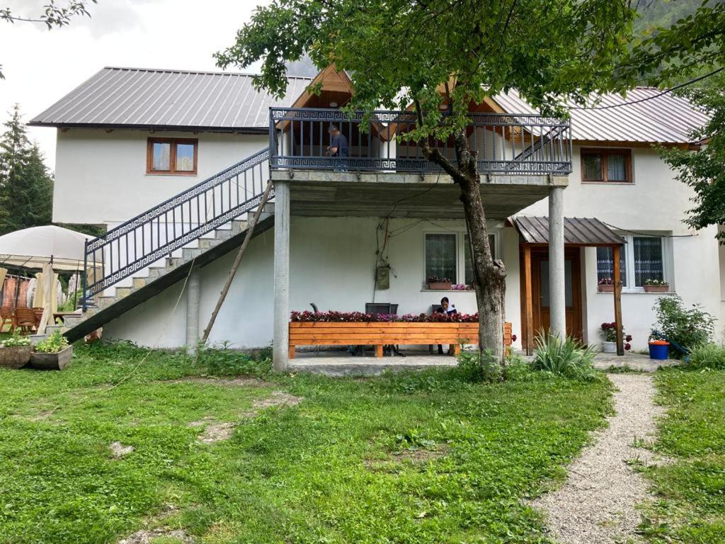 Bujtina Arturi photo 2