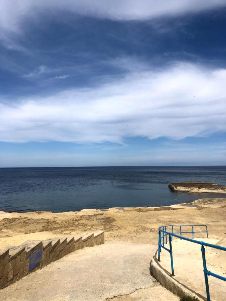 Beach front High End apartment, direct sea views. photo 4