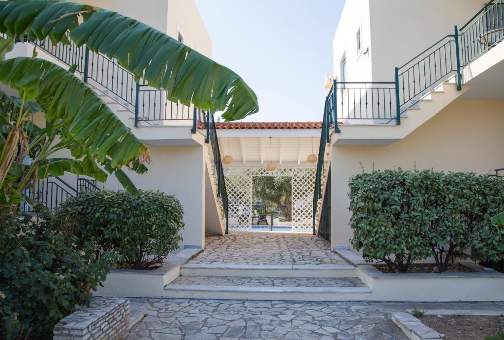 New-olivaholidayhomes - Exotic Studio pool photo 2