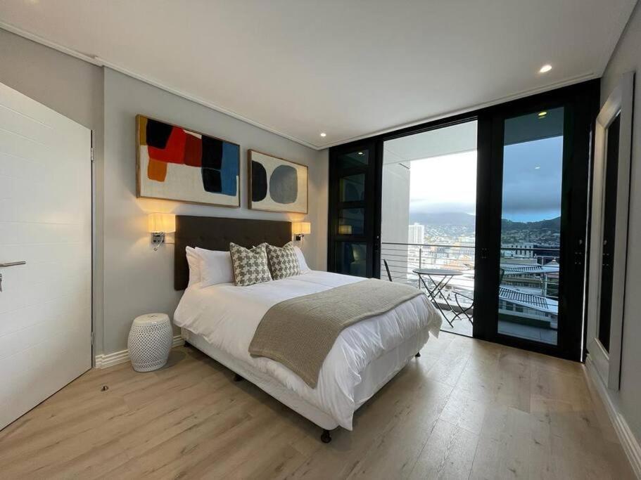 Luxurious 1 bedroom apartment photo 2
