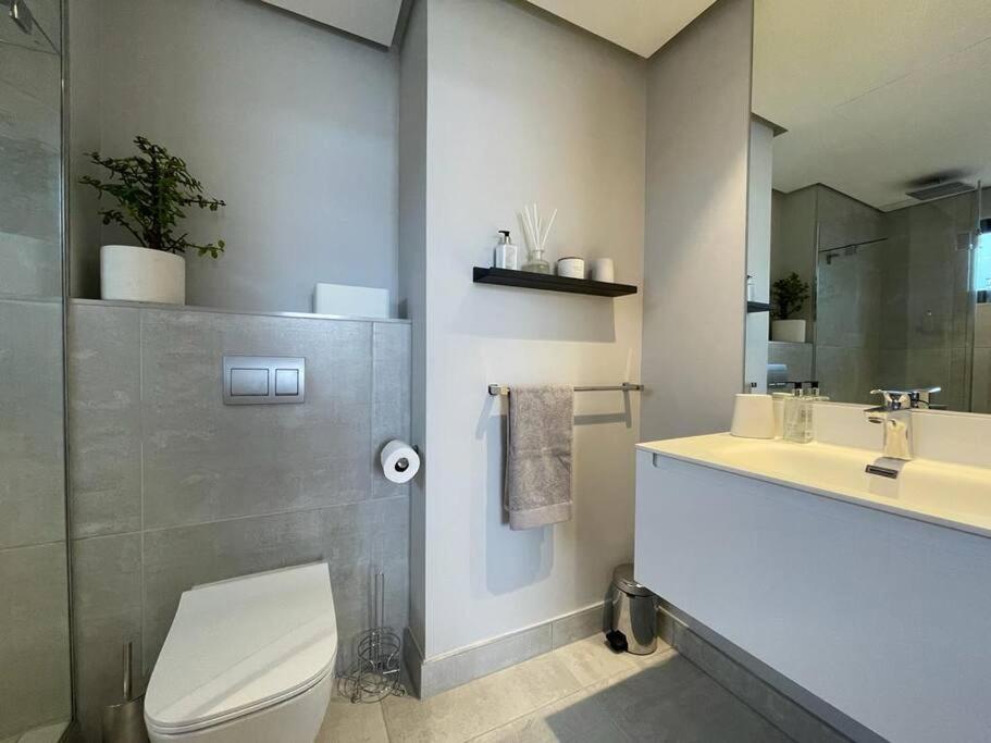 Luxurious 1 bedroom apartment photo 3