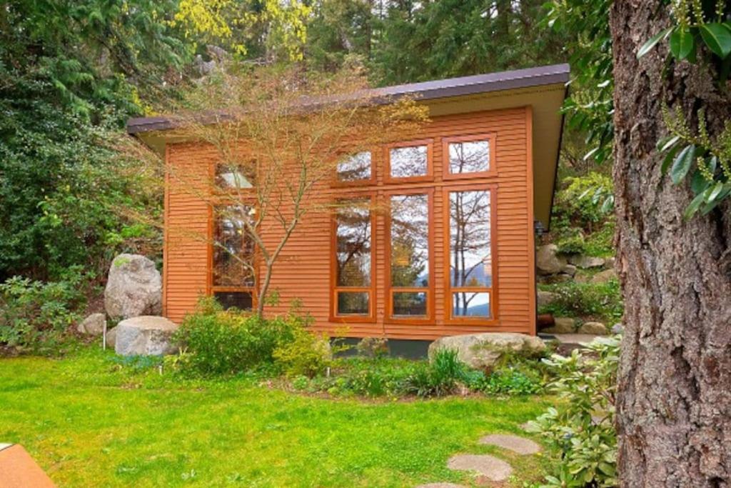 Hummingbird Hut photo 1
