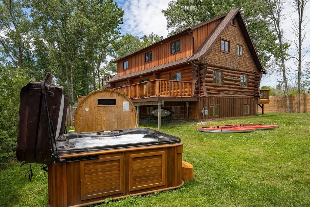 Unique Log House by the Lake, Retreat with Spa Amenities near Presque'ile Provincial Park photo 4