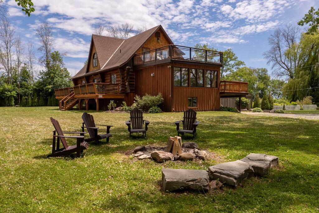 Unique Log House by the Lake, Retreat with Spa Amenities near Presque'ile Provincial Park photo 2