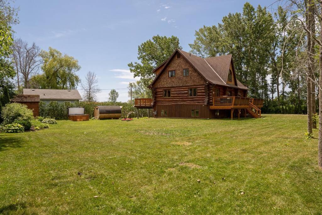 Unique Log House by the Lake, Retreat with Spa Amenities near Presque'ile Provincial Park photo 3