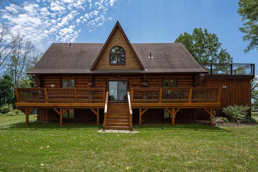 Unique Log House by the Lake, Retreat with Spa Amenities near Presque'ile Provincial Park photo 1