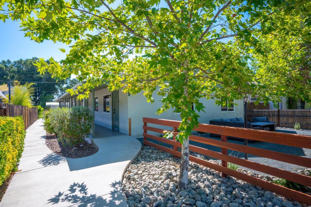 Central Ace High Bungalow photo 2