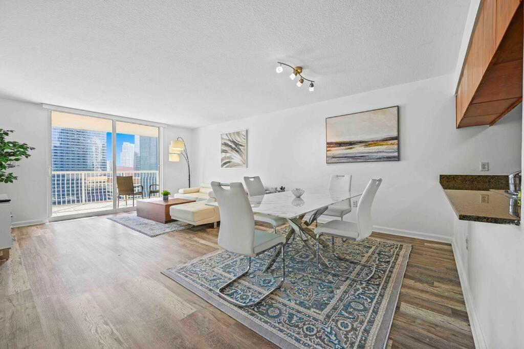 Amazing 1 Bed 1 Bath • Brickell • City & Bay View image