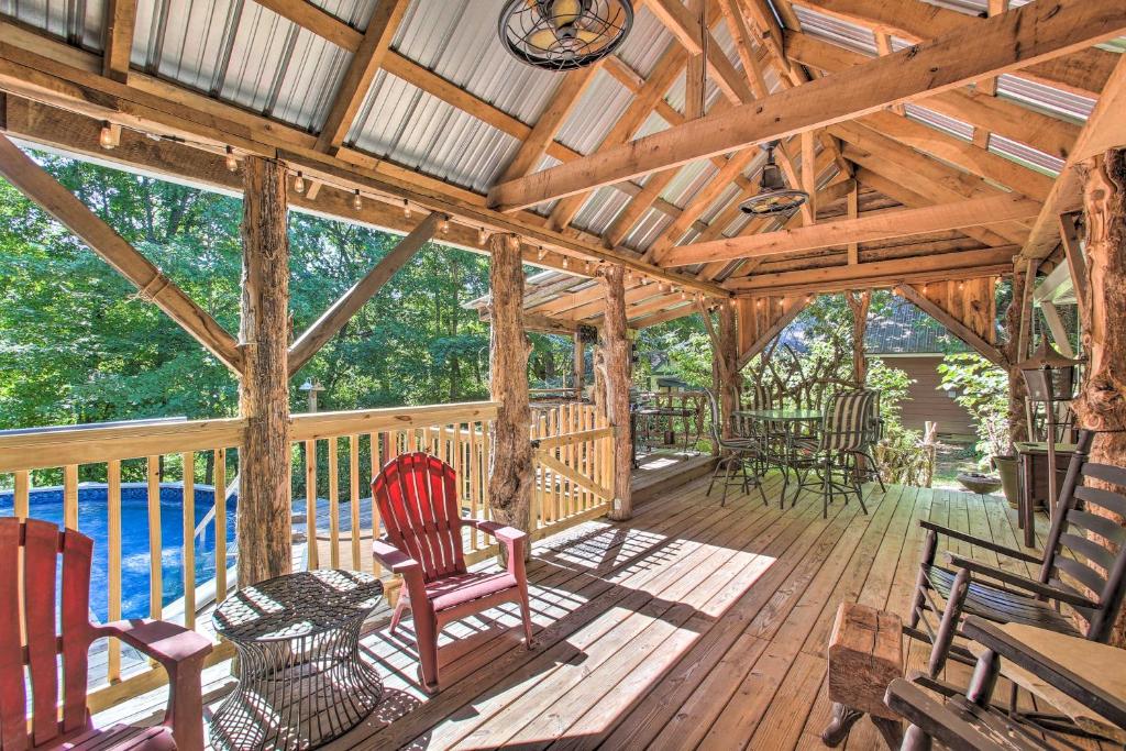Rustic and Secluded Retreat with Deck on 2 Acres! photo 1
