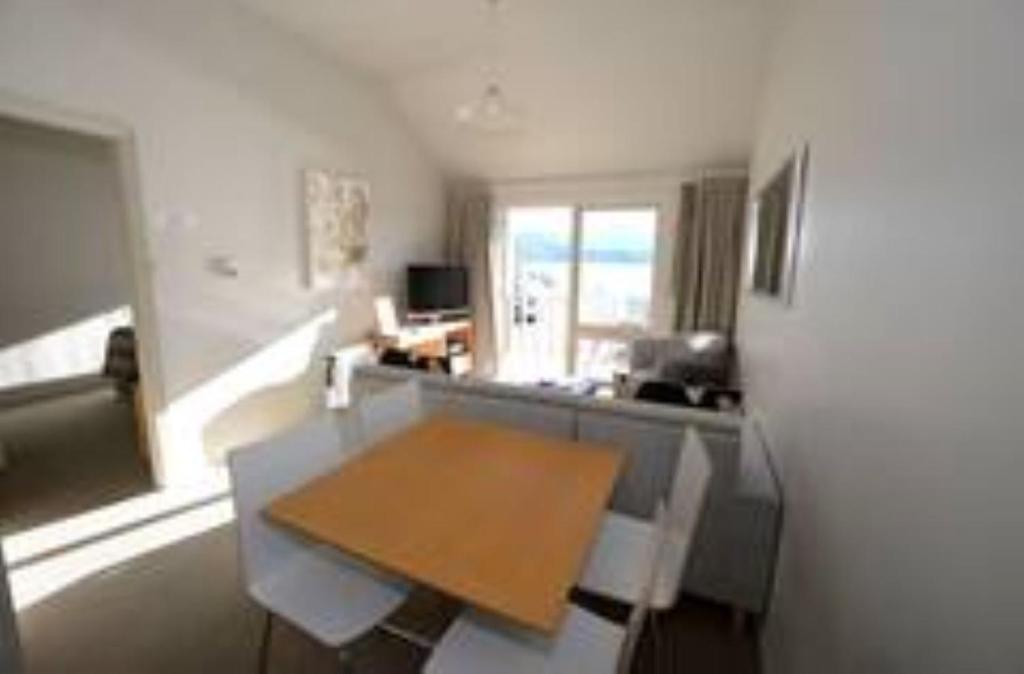 La Voyageur Waterfront Apartments by AVI photo 2