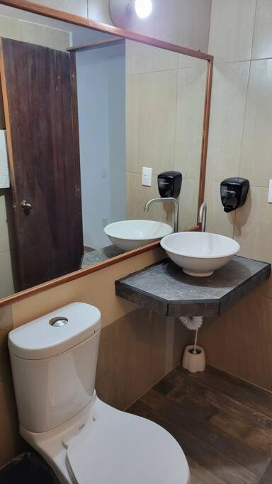 Bonito Departamento con 2 camas con clima, parking, wifi 110mb, ,cocineta, 8 photo 3