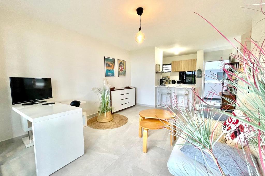 Mititai condo sea view & pool the quiet place near the airport photo 1