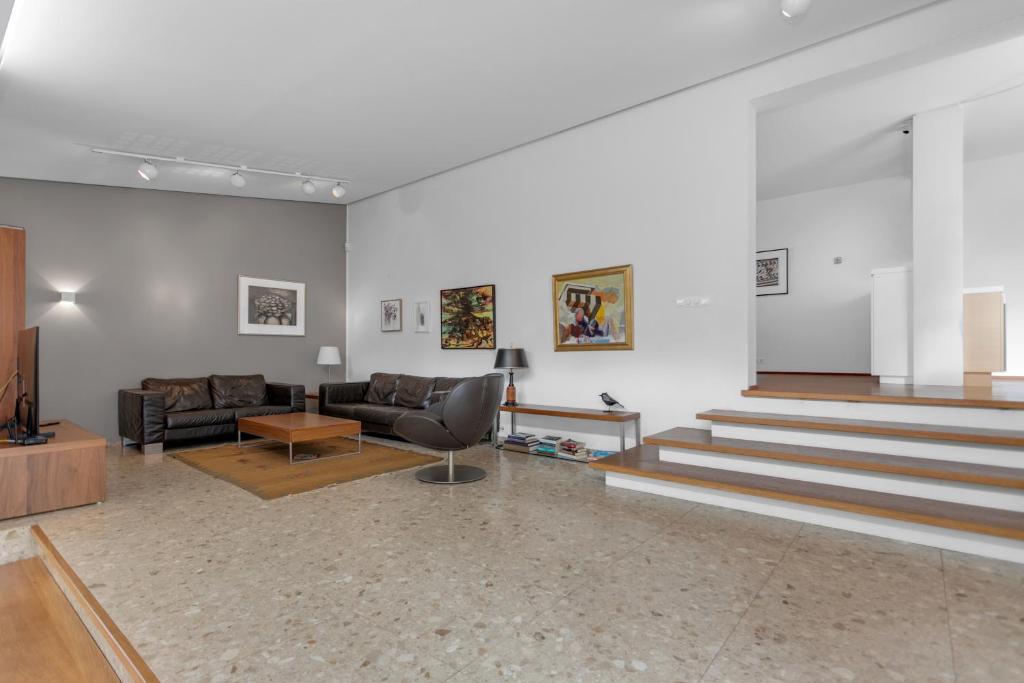 Luxurious Private Villa photo 1