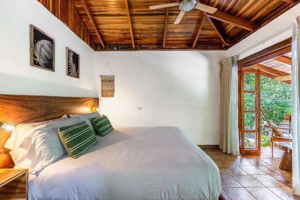 Makanas Beach Bungalows photo 4